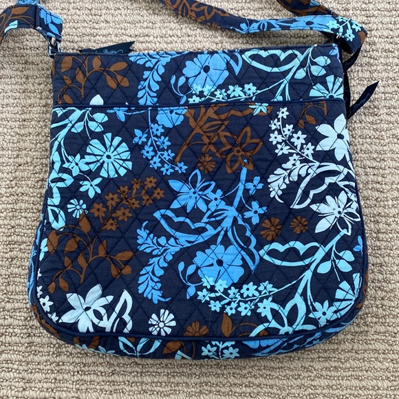 Vera Bradley quilted blue floral large crossbody - Picture 5 of 5